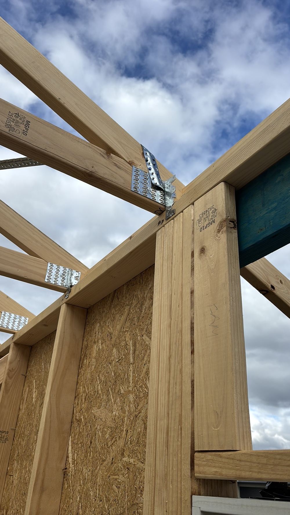 Roof bracing stopped short instead of bent and nailed onto the top plate, Beveridge